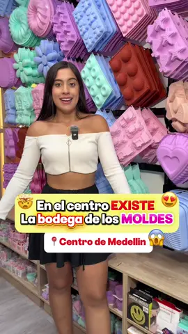 En el centro EXISTE la bodega de los moldes 😍‼️😱 ➡️ @maxi.home ⬅️ Es el PARAISOOOOO, me encanta y también tienen insumos para velas ✅ 📲3005430679 📍CENTRO COMERCIAL MEGACENTRO . Torre pichincha , piso 6 , local 615 #medellin #centrodemedellin #bodega #moldes 