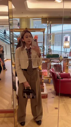 เมื่อคิตตี้เปลี่ยนกระเป๋าตามหมอดู