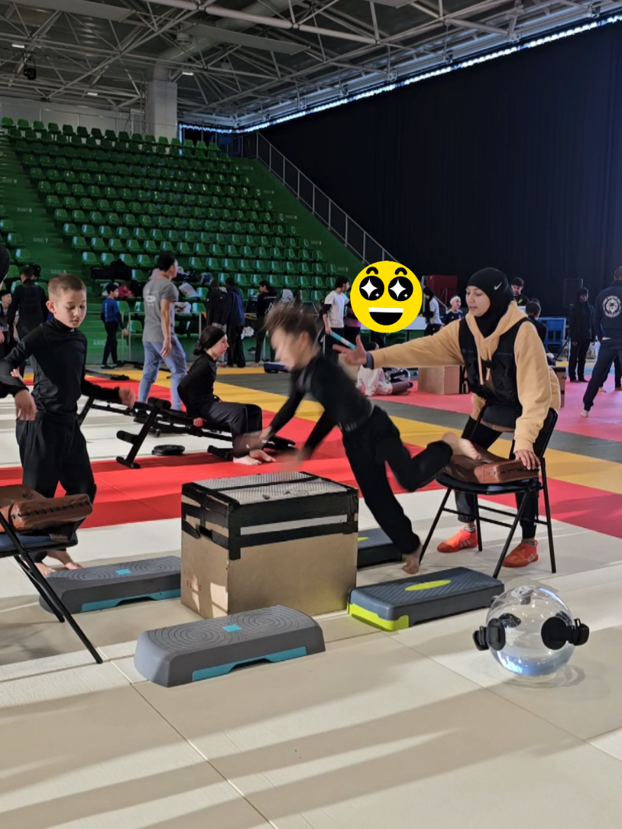 Kleiner Unfall beim athletic Training. Ist sehr witzig. #athletics #lustig #lachen #cool #amazing 