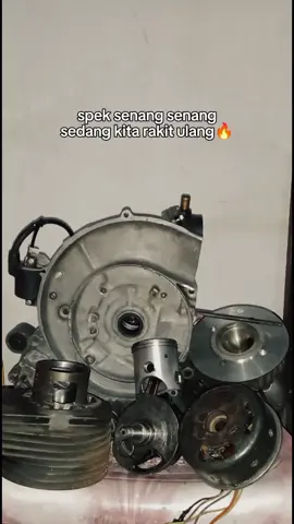 Pelan tapi pasti. #vespaindonesia #vespa #vespaclasic #foryoupage #beranda 
