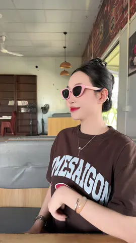 Hồng cute🤩 #kinh #kinhnu #kinhthoitrang #fyp 