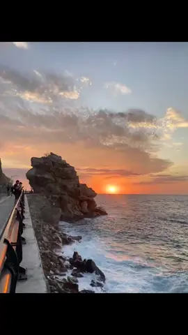 #sunset🌅 #fyppppppppppppppppppppppp  #masukberandamuu  #timorleste🇹🇱❤foryoupage  #tiktoktimorleste🇹🇱🐊foryoupage  #fotolive  #