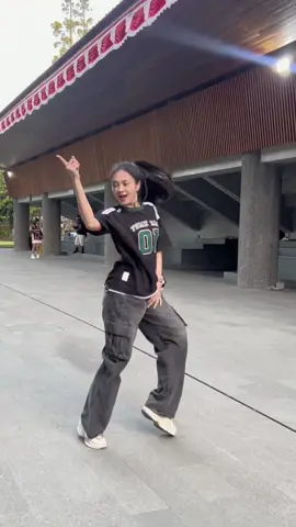 Asik juga ngapain repott 😅🫵🏻 #dyahayuel #dance #dancechallenge 