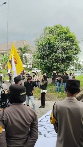 Demo BEM SI Bangka Belitung ke Gedung DPRD Bangka Belitung yang berakhir sepakat antara Mahasiswa dan Ketua DPRD Bangka Belitung #fypシ゚viral #polripresisi #wartawan #liputan6sctv 