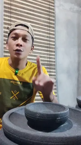 cobek batu ukuran kecil cocok buat anak kos dan keluarga kecil #cobek #cobekbatu #cobekbatuasli #cobekfreeulekan 