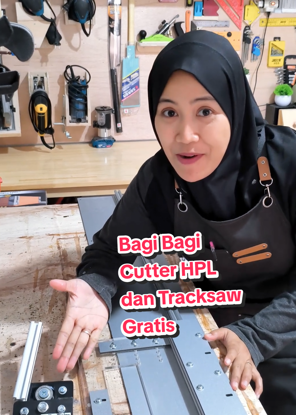Bagi bagi cutter HPL dan track saw woodenjoy gratis. buat kalian yang mau punya cutter HPL dan track saw woodenjoy yukk ikutan. semuanya gratis.. Ada 1 Cutter HPL Woodenjoy dan 1 Track saw Woodenjoy yang kalian bisa miliki untuk mempermudah pekerjaan kalian. Jadi ikutan giveaway ini ya. #HPL #tracksaw #bagibagi #giveaway 