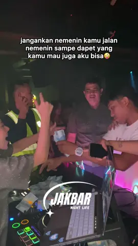 kadang sultan mah bisa apa aja 🫠 #party #helensnightmarttanjungduren #helensnightmart #jakbarnightlife #waiting #stadium #stadiumjakarta 