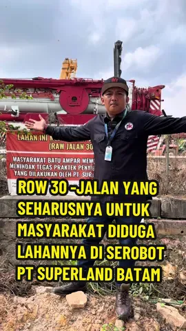 DIJADIKAN LAHAN PARKIR PT SUPERLAND BATAM??? 📍Tanjung Sengkang, Batu Ampar - BATAM — ROW 30 diduga diserobot PT Superland! ROW 30 itu harusnya jalan umum, tapi sekarang? Disulap jadi parkiran alat berat dan trailer perusahaan. 📌 BP Batam sudah cek lokasi, tapi sampai sekarang...? TIDAK ADA TINDAKAN. ➡️ BUKA AKSES ROW 30! Jangan biarkan hak publik dihilangkan diam-diam! 🎙️ Suara rakyat bukan untuk diabaikan. #BukaRow30 #BatamUntukWarga #JalanUntukRakyat #FerryKesumaStyle #SuaraTanjungSengkang          