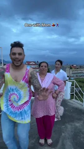 Momu loves the song too. #mannkirani Video on 4th September. @Samriddhi Rai 