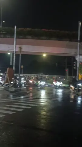 Bahaya kawasan Bearland hampir mau dibikin rusuh, namun tidak jadi karna TNI langsung turun tangan. Bahkan menjaga Polsek Matraman dari dalam juga. #tni #polri #polisiindonesia #matraman #demo 
