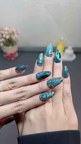#pressonnail #nailsartist #cateyes #emerald #4u 