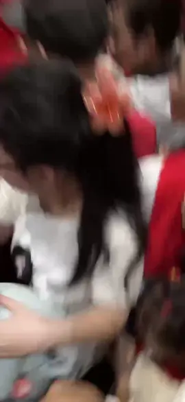 Ga Cát Linh mn có cho con nhỏ đi thì cân nhắc nha,e 1mk 2 bé mà k che chắn nổi luôn,mn ùn đẩy nhau k có ý thức tẹo nào luôn người trước gào thét người sau😩#xuhuong #typ #dieubinh #quockhanh #yeunuoc 