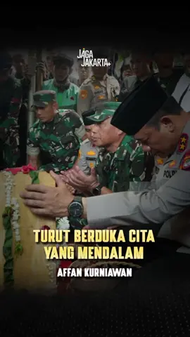 Kapolda Metro Jaya Irjen Asep Edi Suheri berjanji penanganan kasus kendaraan taktis (rantis) Brimob menabrak pengemudi ojek online (ojol) bernama Affan Kurniawan hingga tewas, akan dilakukan secara profesional. Affan ditabrak rantis Brimob dalam demo di Jakarta, Kamis (28/8/2025) malam. Jenazah Affan kemudian dimakamkan di TPU Karet Bivak, Jakarta, pada Jumat (29/8/2025). 