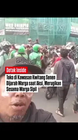 Aksi penjarahan sejumlah barang dari beberapa toko di Kawasan Senen, Jakarta Pusat mulai terjadi Jumat, 29 Agustus 2025, sore. Dari pantauan VOI di lokasi, berapa orang mulai membawa barang seperti meja kayu, monitor komputer, kotak besi, bangku besi, lukisan dan lainnya. Bahkan ada pula yang membawa sepeda lipat, dispenser dan lemari stainles. Massa menjarah dari toko-toko yang ada di lokasi imbas aksi represif aparat Kepolisian yang terus menembakan gas air mata. Kejadian ini terjadi sekitar pukul 16.30 WIB. Massa membawa sejumlah barang berharga tersebut ke arah Stasiun Senen. Sementara bentrokan antara massa dan aparat Kepolisian masih terus berlanjut. Puluhan masyarakat yang ikut turun ke jalan melakukan aksi demo buntut tewasnya pengemudi ojol di depan Mako Brimob Kwitang, Jakarta Pusat, ditemukan terkapar pingsan di pinggir trotoar jalan. Mereka terkapar setelah menghirup asap gas air mata yang ditembakkan aparat Brimob Kwitang ke arah kerumunan massa aksi pada Jumat, 29 Agustus, sore. Tembakkan gas air mata yang dilepaskan aparat Brimob Kwitang sudah puluhan kali ke arah kerumunan massa di Jalan Kramat Kwitang, Senen. Banyaknya gas air mata tersebut membuat konsentrasi massa terpecah dan lari berhamburan. Bahkan, kepanikan itu menyebabkan puluhan masyarakat terkapar setelah menghirup gas air mata. #ojol #prabowo #dpr #demo 
