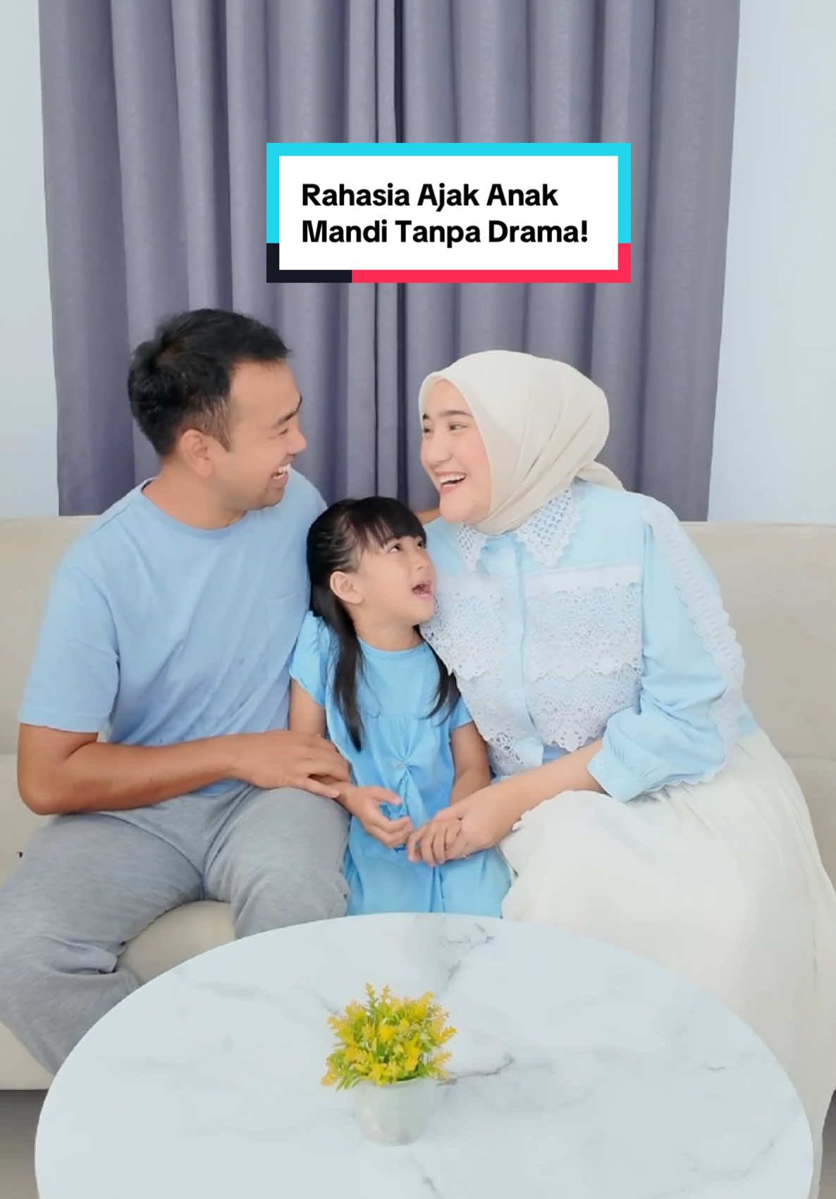 Dulu tiap disuruh mandi... pasti drama! 🙈🛁 Tapi sekarang? Anaknya sendiri yang minta mandi terus! 😍🧼 Ternyata rahasianya cuma satu ✨ Dettol Family Protect ✨ Lembut di kulit, Wanginya enak, busanya banyak, dan bisa lawan 99.9% kuman 💪🦠 🌟 Lagi promo juga, lho! Cuma Rp19.900 di Alfamart 💚 Periode 1 Juli – 30 September @Dettol Indonesia Store  #DettolFamilyProtect #Dettol