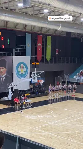 2 service ace beruntun Mega❤️‍🔥🔥 #megawatihangestri #megatron #manisabbskvoleybol #volleyball #turkeyvolleyball 