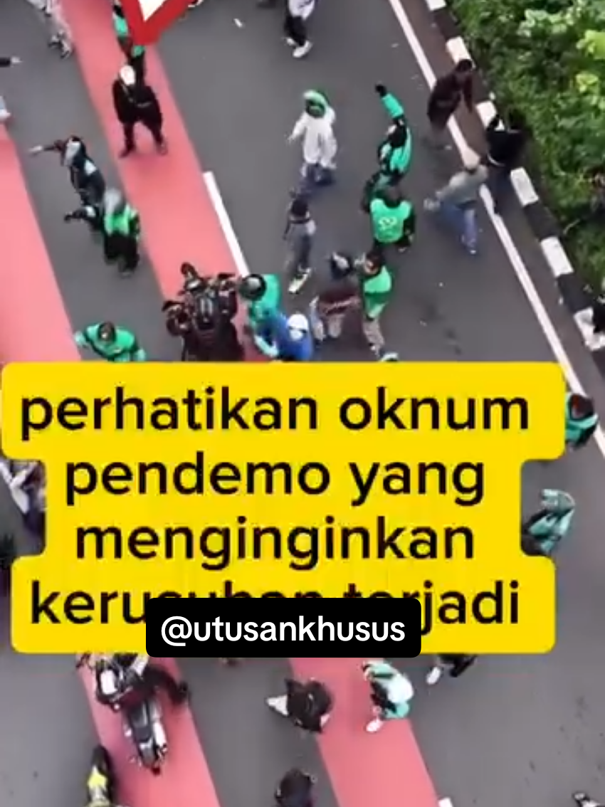 Simak Video ini Agar Lebih dan Lebih Faham Lagi,Mari kita jangan mudah terprvksi, karena memang itu yang provktr harapkan, ricuh, cheos, kondisi tak terkendali, anarkis, mereka bertepuk tangan, rakyatlah yang tetap  dikorbankan dan jadi korban. Ekonomi tidak akan pulih pulih #prvktr #demo #ricuh #ojol #misterius 