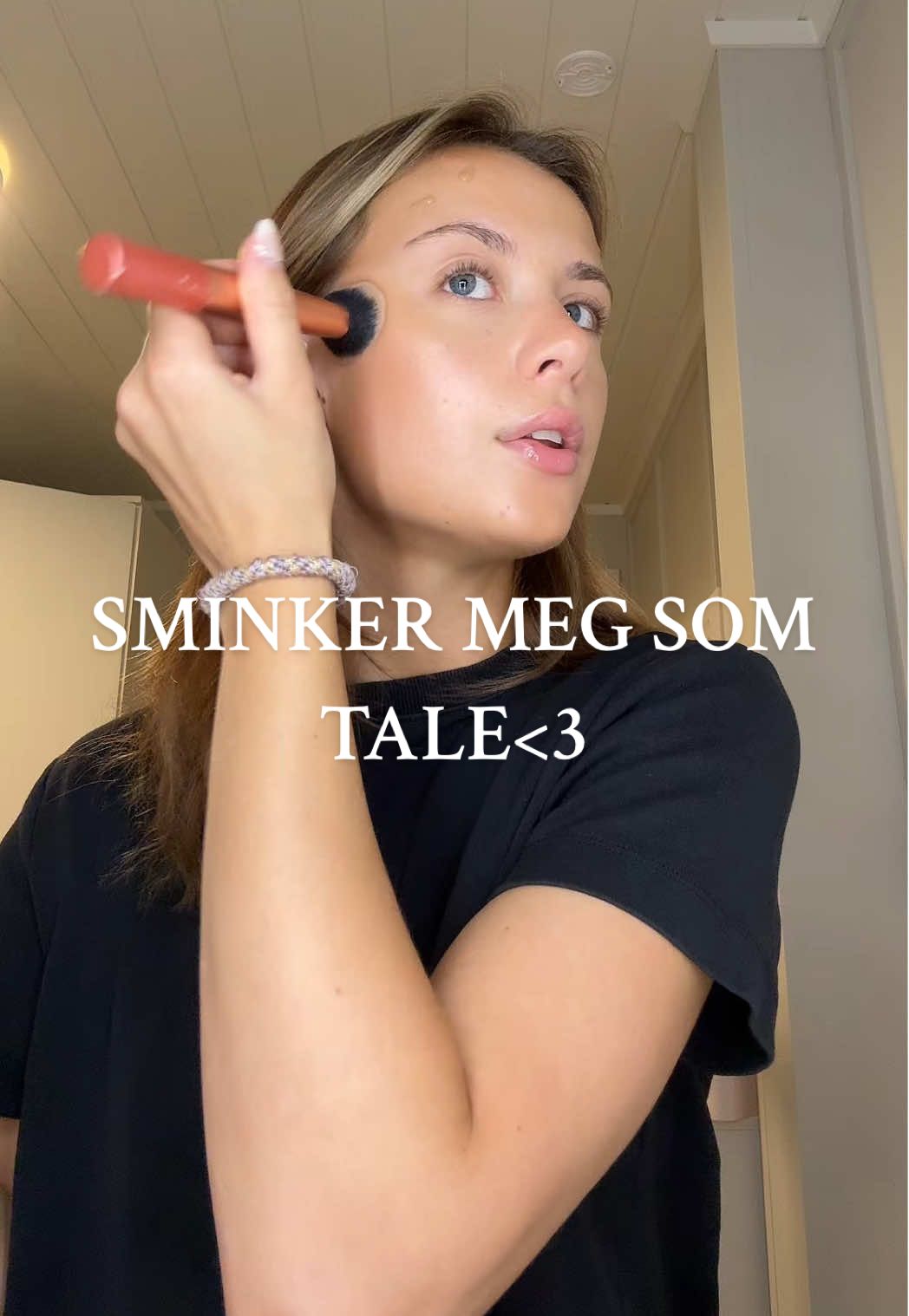 @Matildevettu Sminker meg som Tale<3 hvem blir det imorgen?🥹🤭 #makeup #lookalike #taletorjussen #fyp 