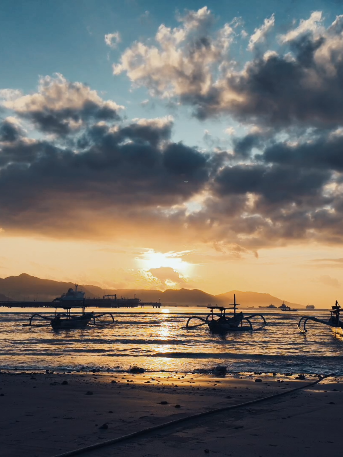 speak in oceans, love in sunsets #aboutyou #the1975 #fyp #foryou