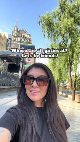 Where the alt girlies at!? Let’s be friends. 🤘🏽🖤 #lasvegas #nevada #tattoo #wlw #altgirl 