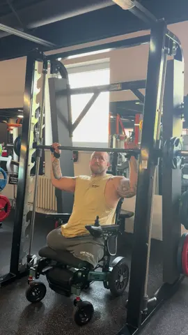 No legs no Limits  #slovakia🇸🇰 #slovakiaboy #slovakiatiktok #follow?me? #progression #nevergiveupyourfight #walkwithme #amputee #amputeelife #amputeetiktok #helpinghand #noshame #learningisfun #alwayssmile😊 #hardcore #walkchallenge #fypme #fyppage #warriorsquad🔥 #strongman #scarytiktoks #scars #scarstoyourbeautiful #mylifestory #letschat #fyp #postsurgery #gymtoks #mygymday #beastmodeactivatedfam #gymsession #gymlifestyle #gymcrush 