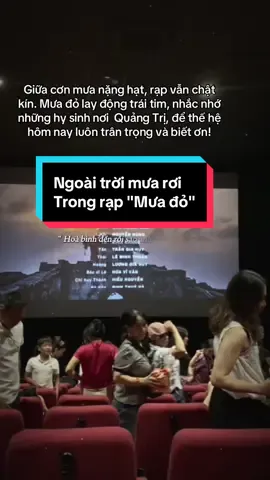 Mưa rơi xối xả, nhưng lòng người vẫn hướng về Mưa đỏ. Một bộ phim không chỉ kể chuyện, mà còn thắp sáng ký ức Quảng Trị anh dũng, bi tráng, sự hi sinh to lón để có hoà bình ngày hôm nay 🇻🇳❤️🇻🇳 #coolercityvincom #coolercitydongha #muado #xuhuongtiktok #vincomplazadonghaquangtri 