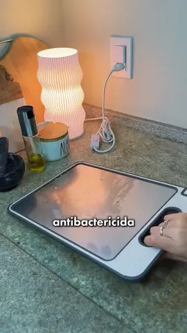 Tábua de corte dupla face - Amo esses produtos multiuso, facilita muito na hora do uso. #tabua #cozinha #multiuso #comida #tiktokshop 