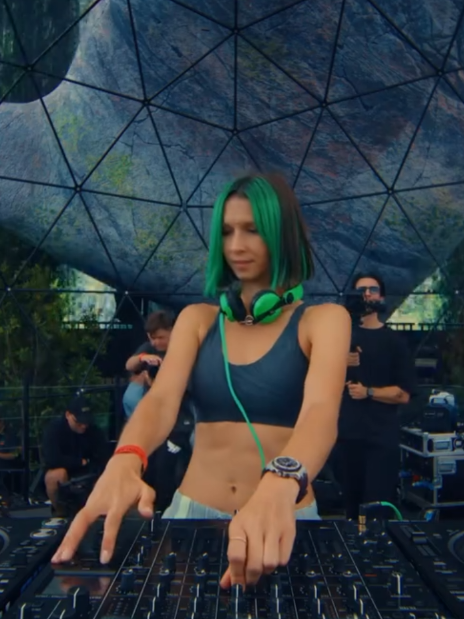 Spotify playlists link en Bio #missmonique #sonique #itfeelssogood #housemusic #classichouse 