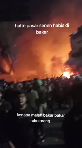 katanya demo turunkan dpr , katanya demo ke polisi kok malah bakar bakar ruko orang#demobrimob #bubarkandpr #demohariini #demodpr 