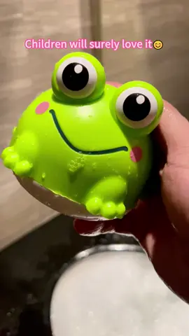 So cute❤️💕#fyp #tiktokmademebuyit #bath #kidsoftiktok #watertoys #Summer #toys #dealsforyoudays #fallfreshness 