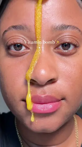 A vitamin bomb a day keeps the dullness away! ✨🍊 @EQQUALBERRY Vitamin illuminating serum  #eqqualberry #vitaminserum #kbeauty #hyperpigmentation #koreanskincare      