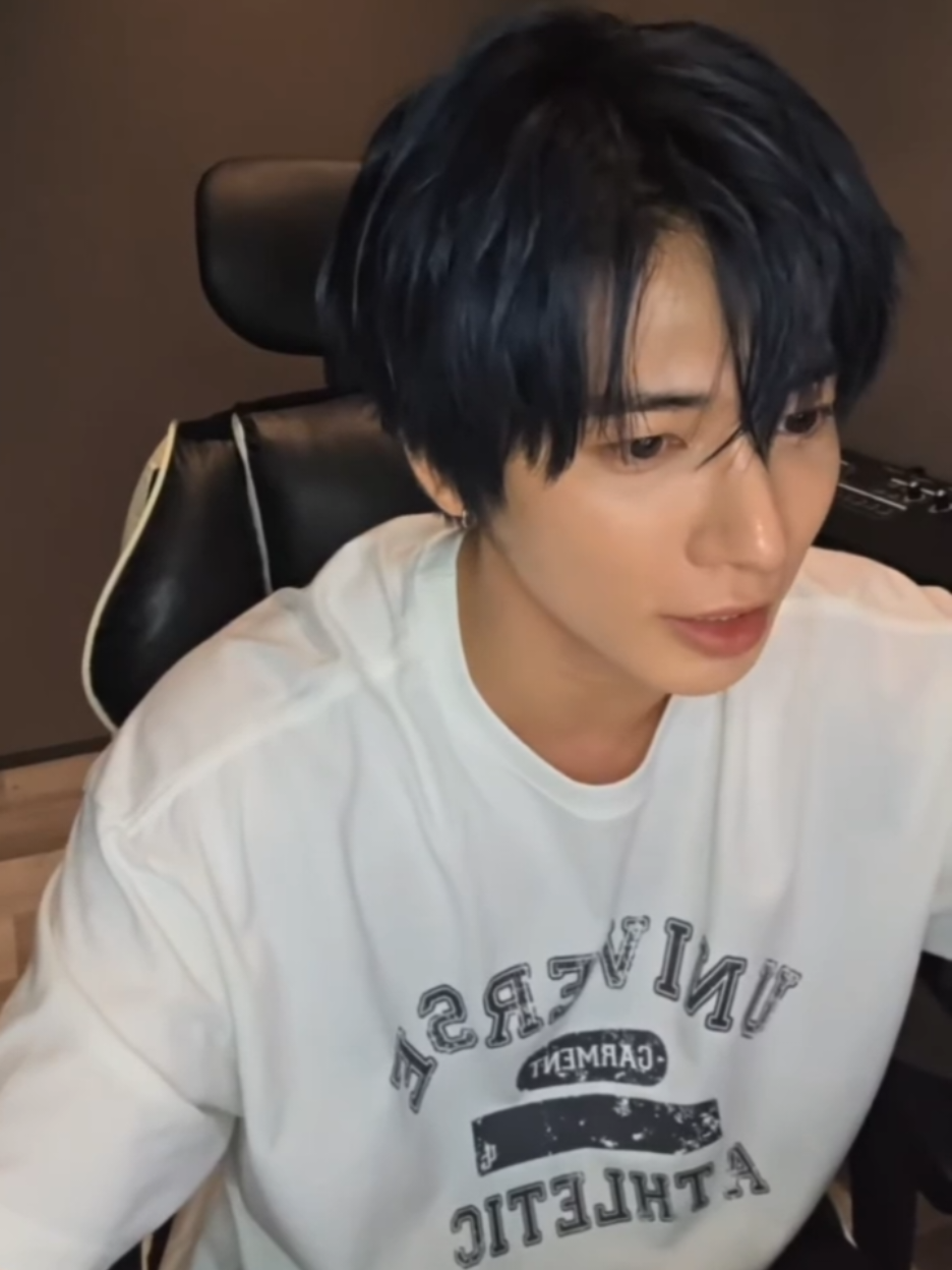 Dalem sayang, apaa...? knp kok panggil² aku 😭  Sampek skrg masih kebayang salting sendiri aku😭🤣 tiba² bgt Yahoo 🤏 #Taehyun #Weverse #TXT #tomorrow_x_together #fyp 