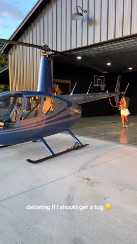 tug or no tug?  #pilotlife #pilot #aviation #helicopter #aviationlovers 