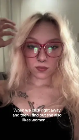 10/10 the best friendships! #wlw #bi #relatable #bell #Y2k 