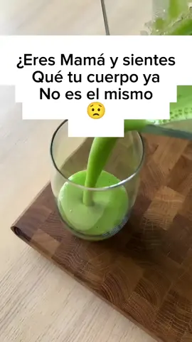 Jugo Verde Detox para Mamás Ingredientes: 1 pepino mediano 1 manzana verde Jugo de 1 limón Un puñado de espinacas frescas 1 rama de apio 1 trocito de jengibre (unos 2 cm) 1 vaso de agua o agua de coco Preparación: Lava bien todos los ingredientes. Corta el pepino, la manzana y el apio en trozos pequeños. Licúa todos los ingredientes con el agua hasta obtener una mezcla homogénea. Bebe en ayunas todos los días para mejores resultados. Beneficios: Este jugo ayuda a eliminar toxinas, acelera el metabolismo, reduce la retención de líquidos y aporta energía para que te sientas activa durante el día. Además, favorece la pérdida de peso de forma natural y saludable. #MamáFit #recuperatufigura #jugodetox  #jugosverdes #foryou 