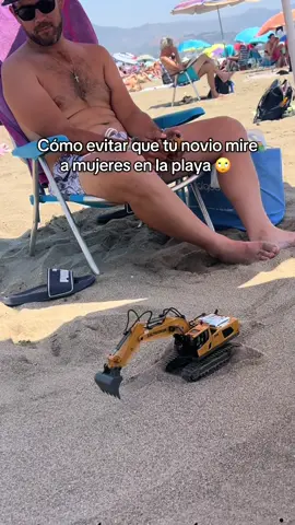 ¿Creéis que conseguirá el premio? 🙄 #miniexcavadora #excavadoraradiocontrol #controlremoto #regaloparaminovio #juguete    Es una mini excavadora a control remoto de juguete para niño o novio perfecta como regalo en verano para ir a la playa