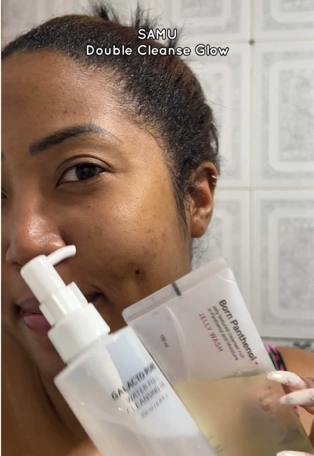 La clave para una piel limpia y luminosa está en la doble limpieza 🫧 Con el Cleansing Water y el Jelly Wash de @SAM'U Store US , elimino maquillaje, impurezas y exceso de grasa sin resecar mi piel 💧 El resultado: frescura, suavidad y ese glow saludable que tanto amamos 🤍 #samu #samupanthenol #panthenol #skincare #skincareroutine
