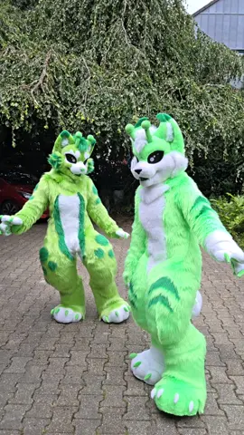 Even more alien dancies!!!🛸🛸 We will be at Eurofurence btw! #aliencat 