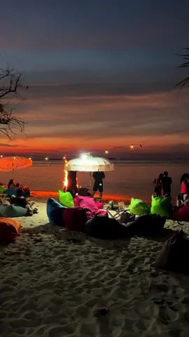 After sunset ketika bulan Agustus❤️📸🏝️ Join trip with@gotripkarimun Open Trip I Private | Group contact us: 0813-2826-2703 #karimunjawa #karimunjawaisland #exploreindonesia #explorejepara #vacation   