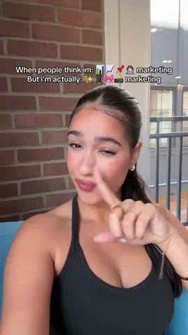If you combine social media marketing and a good digital product, you got yourself a gold mine ✨ There are college kids and gradmas making money with this, all because they learned how to promote products with 7 sec videos online.  Check my b!o to learn how 🔗 #marketing #contentcreator #socialmediamarketing #onlinebusiness #earnfromyourphone 