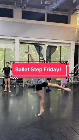 Albert demonstrates an amazing triple arabesque turn ‘en dedant’, it requieres a lot of control to make it slow down towards the end! 👏