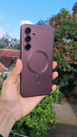Our bestseller nih🫵🏻😎🔥 Kalau case magnetic-nya secakep ini sih mau harga berapa pun juga ngga mikir buat bayarin, tapi ini murah banget loh 🥹 Pernah ngga pake case magnetic simple tapi memunculkan kesan elegan, mewah nan estetik? Kalau belum cobain.. udah anti jamur, anti nguning dan terasa ringan nyaman dalam genggaman. User Samsung wajib pake ini! High Quality Premium Magnetic Case Anti Nguning Anti Jamur Rekomendasi case magnetic premium anti nguning buat user Samsung A dan S Series #casemagneticsamsung  #casepremiumsamsung #casemagsafesamsung  #clearcaseacrylicsamsung  #clearcaseforsamsung 