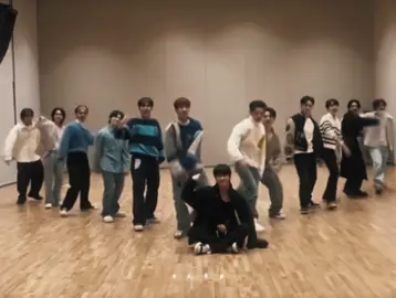 اشتقت لهم ببكي😔#seventeen #svt @SEVENTEEN #سفنتين #kpop #fyp 