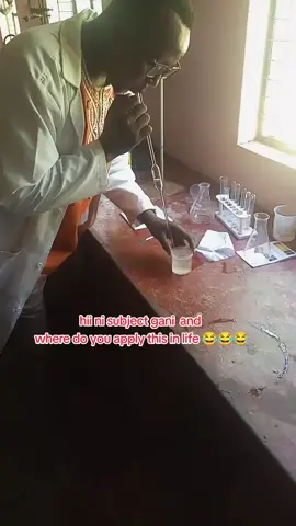 hii ni subject gani  na  nini ulifanya hapa huwezi sahau  #teachersoftiktok  #funnyvideos😂  #viralvideos  #funnytiktok  #commedy 