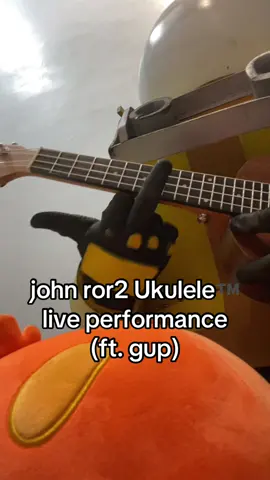 john ror2 plays the ukule- WHAT THE??- uhmm,,, mustve been my imagination… (ukulele players know the authenticity of this clip) #ror2 #commando #riskofrain2 #cosplay 