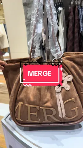 Yang nanyain dr kmren si merge oray.. yukkk, mumpung stok nya lagi ada dan tdk perlu PO berbulan2.. cuss Order ke Admin 0881-0818-81588 #merge #mergeofficial #mergebag #jastipmergeoriginal #jastipbangkok 