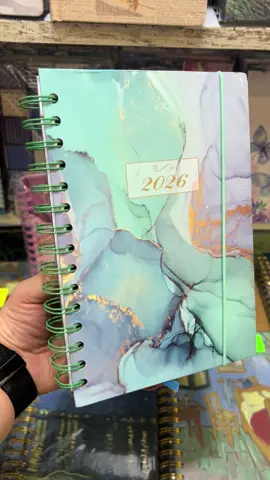 NUEVAAA 𝙰𝙶𝙴𝙽𝙳𝙰 𝙲/𝙴𝚂𝙿𝙸𝚁𝙰𝙻 𝟸𝟶𝟸𝟼 modelos de 𝙼𝙰𝚁𝙼𝙾𝙻 𝙿𝙰𝚂𝚃𝙴𝙻 💙🩷🩵, viene diaria.📚👀✨ (3 modelos diferentes). $65. ❤️PRODUCTOS NUEVOS DE ALTA DEMANDA❤️ 🦁𝙽𝙾𝚅𝙴𝙳𝙰𝙳𝙴𝚂 𝙻𝙴𝙸𝙾𝙽 𝙻𝙴𝚂 𝙾𝙵𝚁𝙴𝙲𝙴: GRAN VARIEDAD EN PRODUCTOS DE IMPORTACIÓN, PAPELERÍA Y EXTENSO SURTIDO DE LIBRETAS DE TODO TIPO.📚📒🗒️🛍️🛒 📍UBICADOS EN CDMX PLAZA MESONES 129 LOCALES 130 y 131 4TO PASILLO. LOCAL 554 DENTRO DE LA MISMA PLAZA SOBRE PINO SUÁREZ 46.  ENVÍOS A TODA LA REPÚBLICA.🚚📦 📱CATALOGO A LOS NÚMEROS: ⁨⁨⁨ ⁨⁨55 6815 7318⁩. 55 6210 0196. #paratiii #fyppp #novedad #agenda2026 #papeleriabonita 