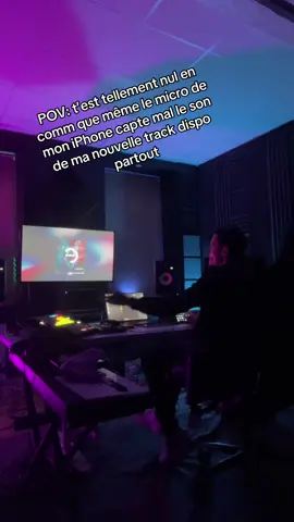 Même ça je sais pas faire 😭 bref, allez streamer CHROMA, le lien en bio les p’tits potes