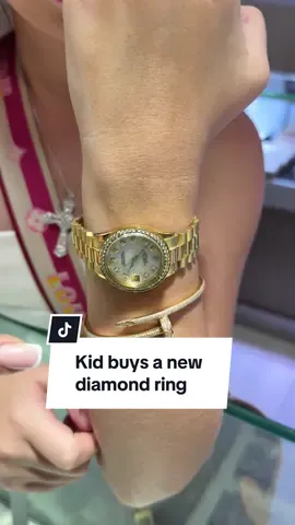 You won’t believe how many diamonds this girl is wearing 🤑 #rolex #luxury #jewlery 