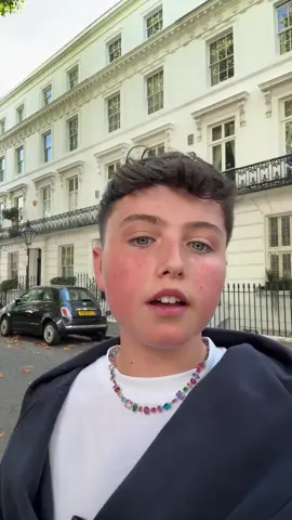 chelsea walks are my favourite thing #chelseawalks #sloanesquare #gayfashionshow #itboy 